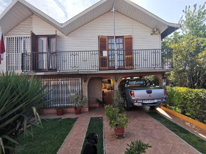 Hermosa Propiedad con piscina y gran jardín
