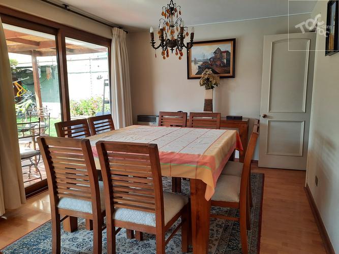 Fantástica casa en la Reina, en condominio, a pasos de colegios, restaurantes, carabineros y plazas ¡DESCUENTO EN COMISION!