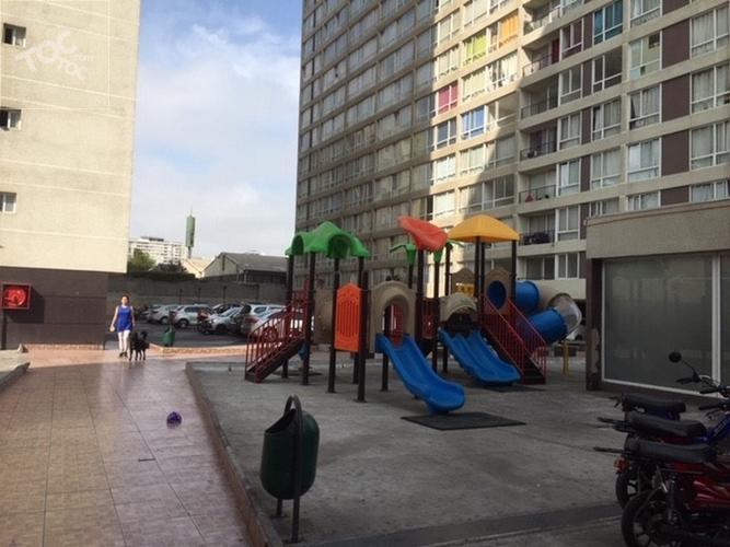 Independencia, Vendo Departamento 40 M2, 2 Dormitorios, Cercano a Metro Hospitales, UF. 1.800
