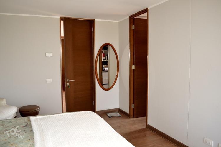 EXTRAORDINARIO DEPARTAMENTO EN LAS CONDES, SÓLO 4 ÑOS DE USO, FRANCISCO BILBAO CON HERMOSA VISTA AL CLUB DE GOLF.