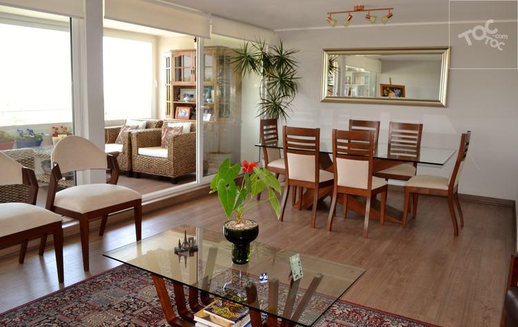 EXTRAORDINARIO DEPARTAMENTO EN LAS CONDES, SÓLO 4 ÑOS DE USO, FRANCISCO BILBAO CON HERMOSA VISTA AL CLUB DE GOLF.