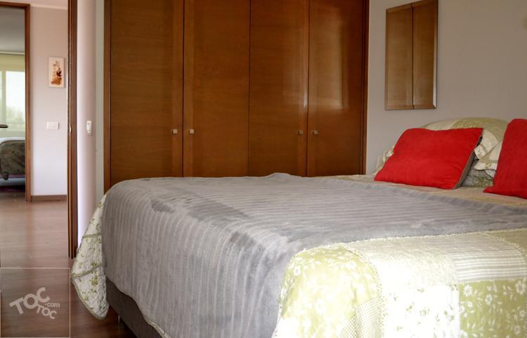 EXTRAORDINARIO DEPARTAMENTO EN LAS CONDES, SÓLO 4 ÑOS DE USO, FRANCISCO BILBAO CON HERMOSA VISTA AL CLUB DE GOLF.