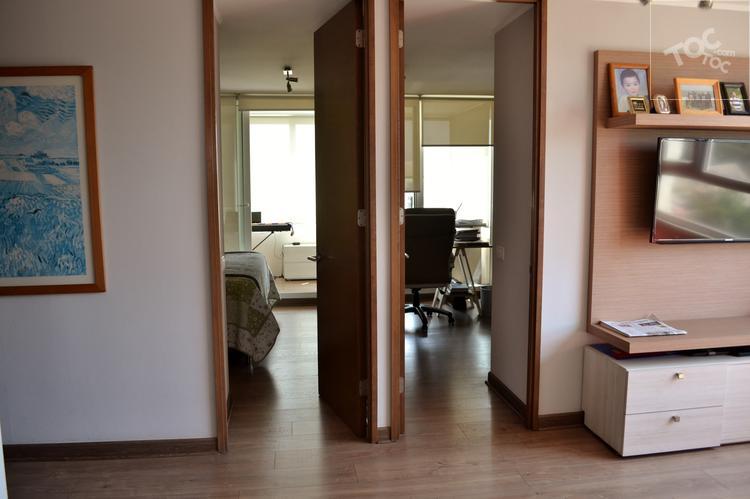 EXTRAORDINARIO DEPARTAMENTO EN LAS CONDES, SÓLO 4 ÑOS DE USO, FRANCISCO BILBAO CON HERMOSA VISTA AL CLUB DE GOLF.
