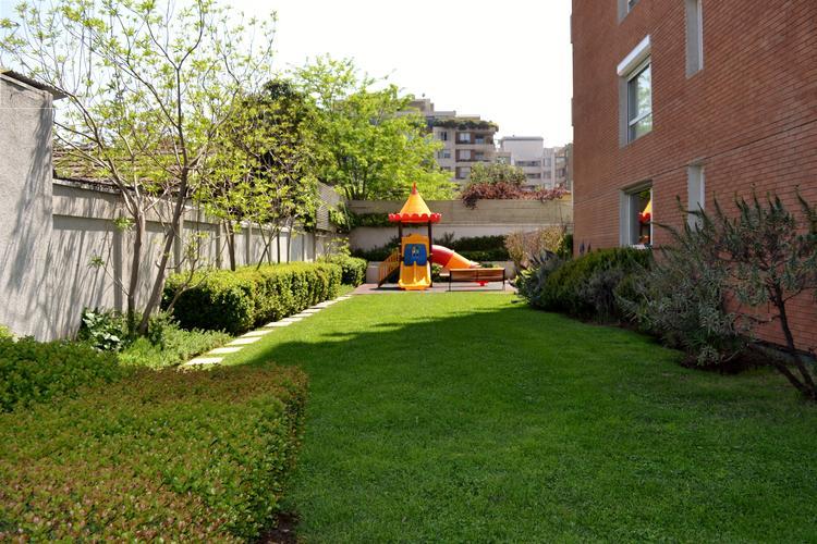 EXTRAORDINARIO DEPARTAMENTO EN LAS CONDES, SÓLO 4 ÑOS DE USO, FRANCISCO BILBAO CON HERMOSA VISTA AL CLUB DE GOLF.
