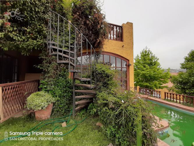 Extraordinaria Casa - Sector Los Almendros, Reñaca - Barrio Residencial - 302/567 mt2 - 6D - 4B - 3E