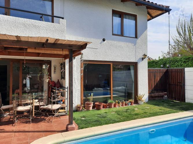 Fantástica casa en la Reina, en condominio, a pasos de colegios, restaurantes y carabineros ¡DESCUENTO EN COMISION!