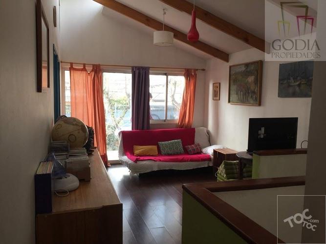 Impecable casa en calle Reina Victoria