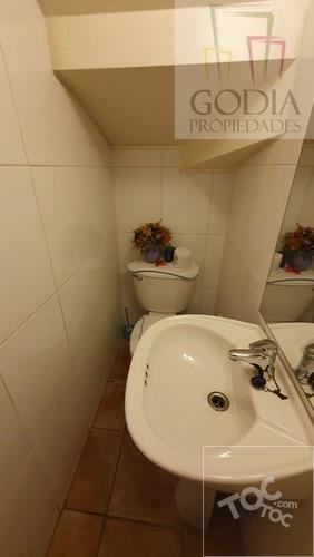 ¡EXCELENTE casa en condominio cerrado!