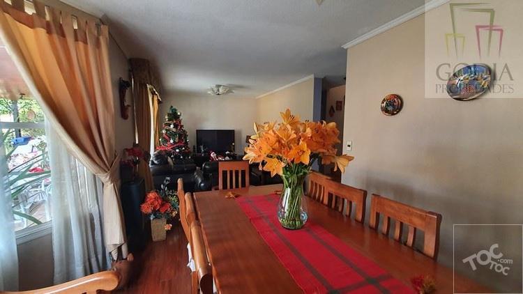 ¡EXCELENTE casa en condominio cerrado!