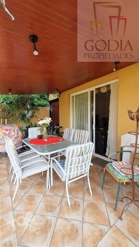 ¡EXCELENTE casa en condominio cerrado!