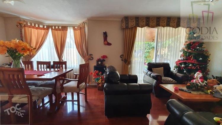 ¡EXCELENTE casa en condominio cerrado!