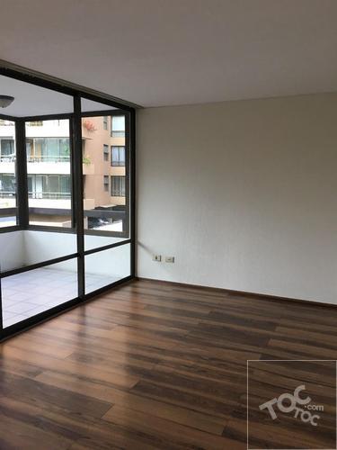 Luminoso departamento baños y cocina remodelados ,1estacionamiento ,sin bodega