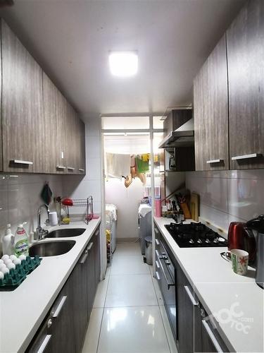 Luminoso departamento baños y cocina remodelados ,1estacionamiento ,sin bodega