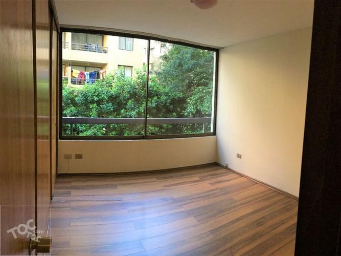 Luminoso departamento baños y cocina remodelados ,1estacionamiento ,sin bodega
