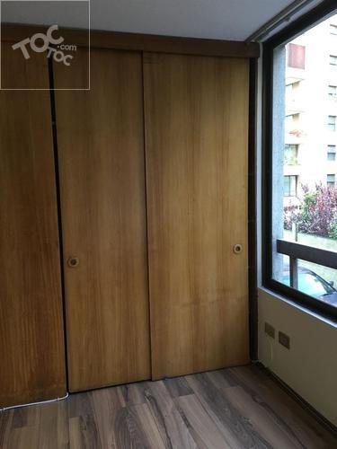 Luminoso departamento baños y cocina remodelados ,1estacionamiento ,sin bodega