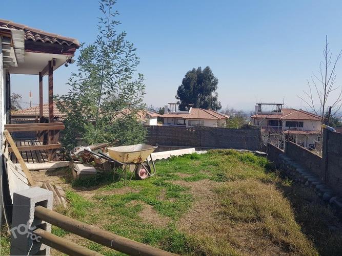 Casa con gran terreno en Alcalde Fernando Castillo Velasco/Julia Bernstein