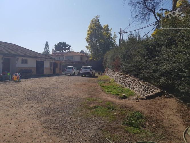 Casa con gran terreno en Alcalde Fernando Castillo Velasco/Julia Bernstein