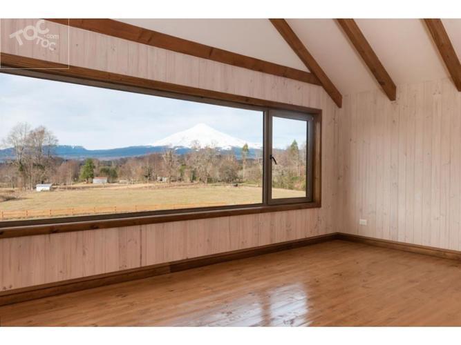 Casa en venta con espectacular vista al volcán entre Villarrica y Pucón