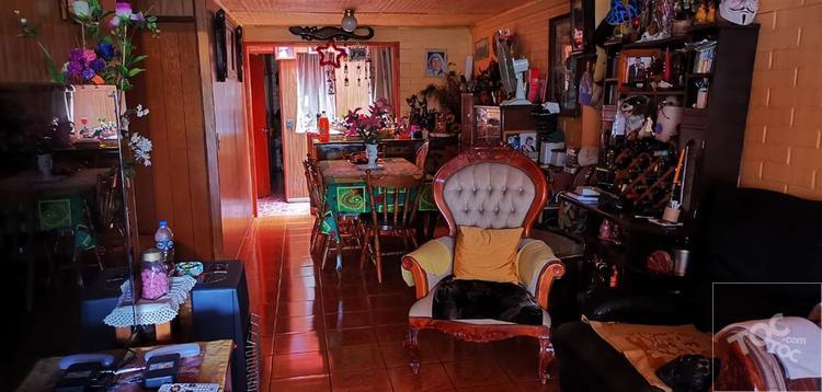 EN VENTA ACOGEDORA Y AMPLIA CASA EN VILLA HUMBERTO DIAZ, PUENTE ALTO EN EXCELENTES CONDICIONES
