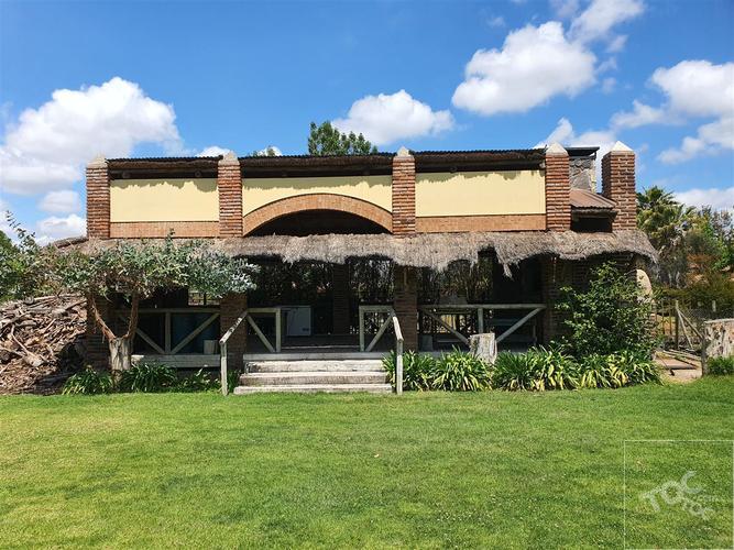 SE VENDE CASA DE LUJO, OPORTUNIDAD, POR APURO, SEMI AMOBLADA, CLUB DE GOLF LAS PALMAS