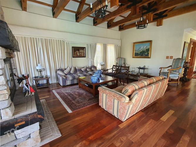 SE VENDE CASA DE LUJO, OPORTUNIDAD, POR APURO, SEMI AMOBLADA, CLUB DE GOLF LAS PALMAS