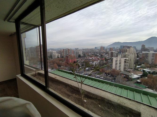 SE ARRIENDA AMPLIO DEPTO. 4D/4B + 2 ESTAC. – MANQUEHUE/COLON