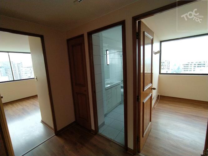 SE ARRIENDA AMPLIO DEPTO. 4D/4B + 2 ESTAC. – MANQUEHUE/COLON