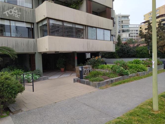 SE ARRIENDA AMPLIO DEPTO. 4D/4B + 2 ESTAC. – MANQUEHUE/COLON