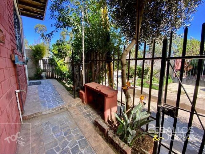 Ceballos & Jopia, Casa esquina / Villa Alemana