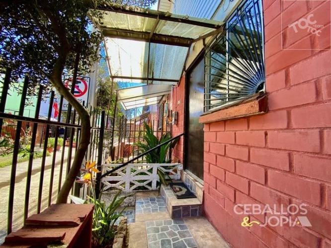 Ceballos & Jopia, Casa esquina / Villa Alemana