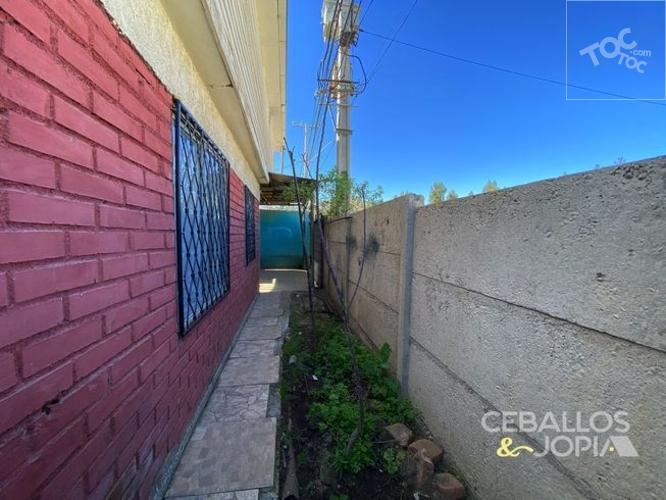 Ceballos & Jopia, Casa esquina / Villa Alemana