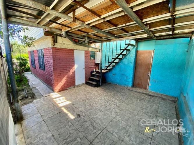 Ceballos & Jopia, Casa esquina / Villa Alemana