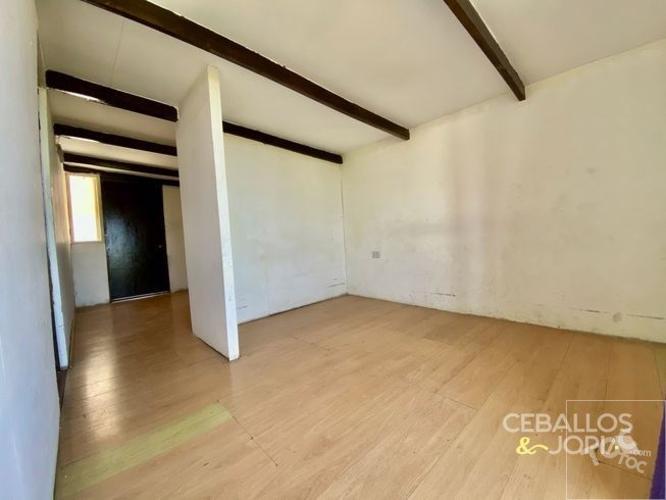Ceballos & Jopia, Casa esquina / Villa Alemana