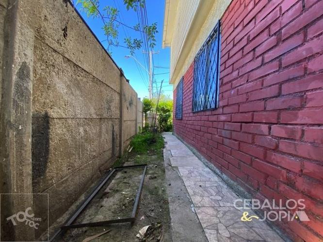 Ceballos & Jopia, Casa esquina / Villa Alemana