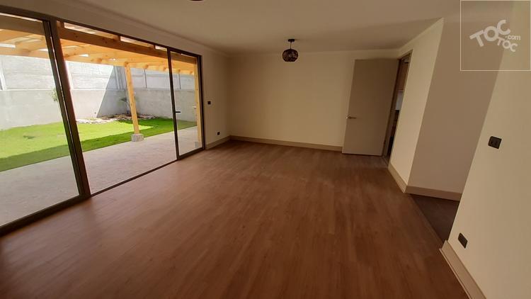 Calle Los Corraleros, Cumbres del Peñon 08164, Puente Alto