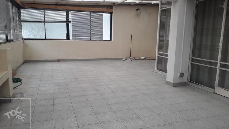 Amplia casona en plan de Viña