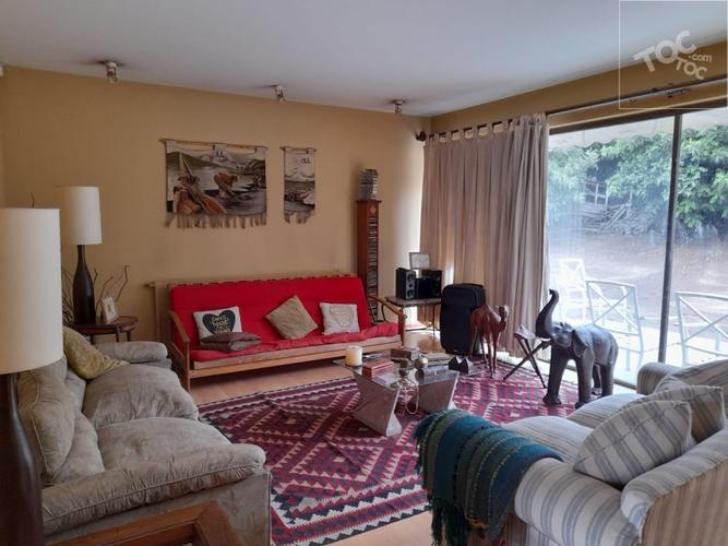 Casa Grande en Las Pircas con un gran Terreno