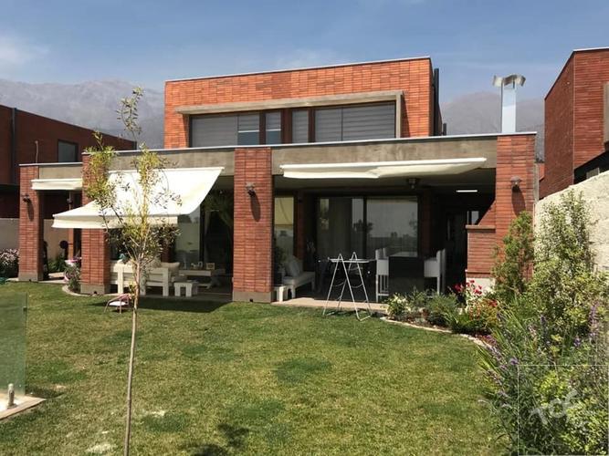 Se Vende Hermosa Casa en Condominio Las Torcazas, Peñalolén