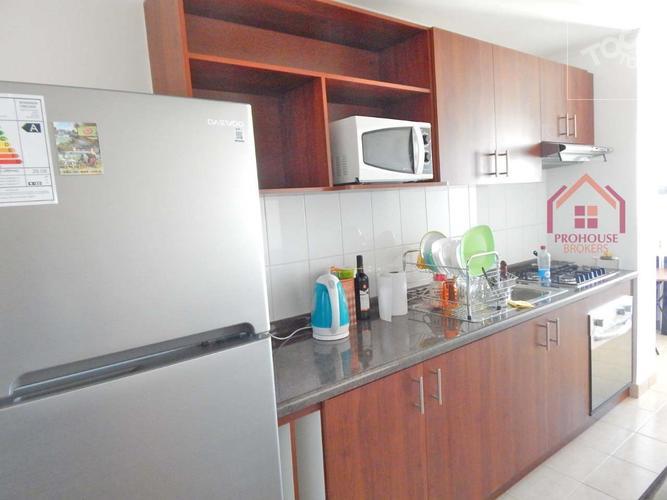 Se vende departamento y 2 estacionamientos en Castilla Gómez Carreño