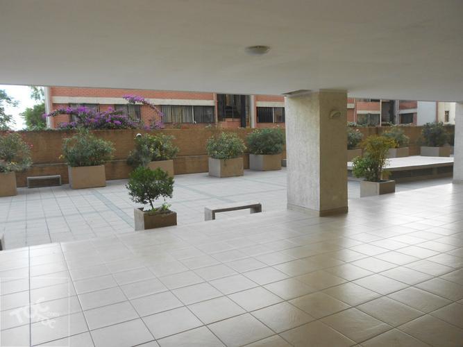 EDIFICIO CATALUÑA A PASOS METRO SANTA ANA
