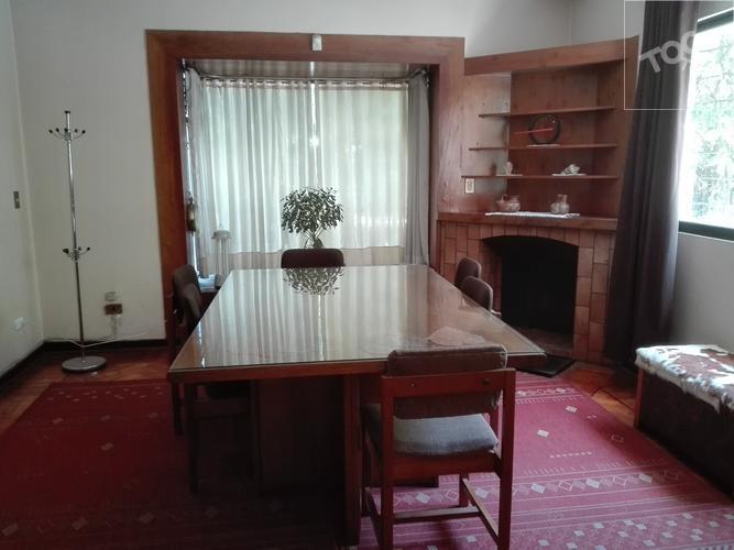 VENDO CASA EN ÑUÑOA, USO COMERCIAL Y HABITACIONAL