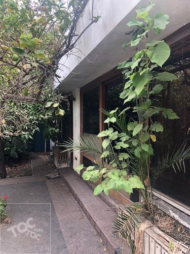 VENDO CASA EN ÑUÑOA, USO COMERCIAL Y HABITACIONAL