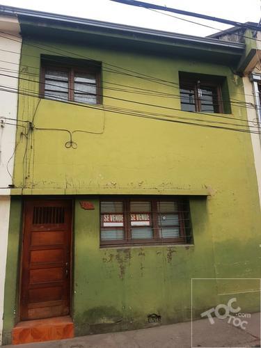 Venta de Casa pareada gran ubicación en Pje. Cerrado, Santiago