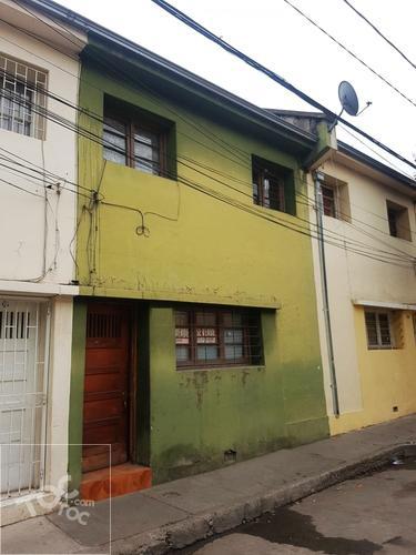 Venta de Casa pareada gran ubicación en Pje. Cerrado, Santiago