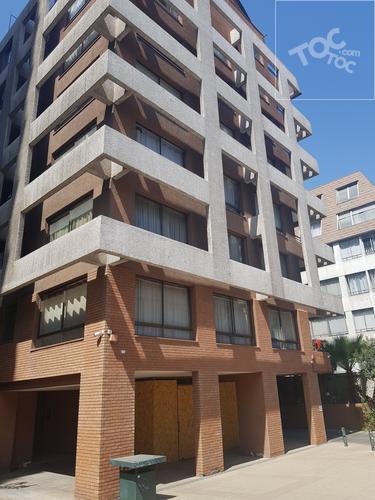 Arriendo Depto. 1D1B mas bodega recién remodelado. Metro MMontt