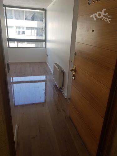 Arriendo Depto. 1D1B mas bodega recién remodelado. Metro MMontt