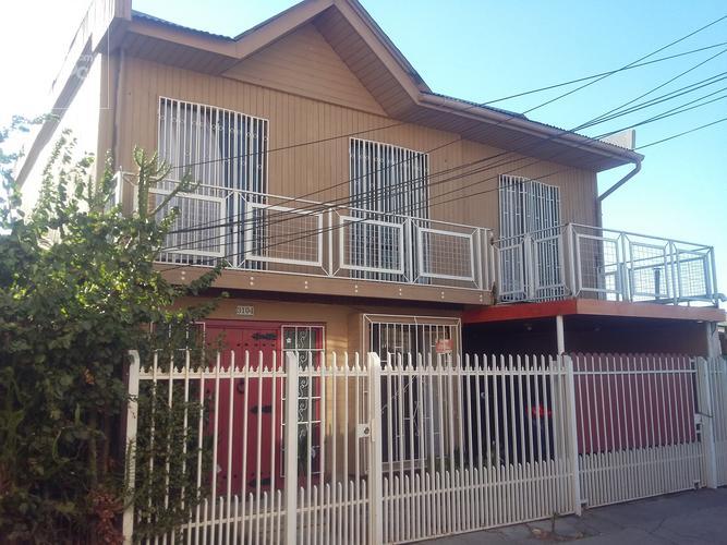 Amplia Casa en Barrio Residencial de Maipú