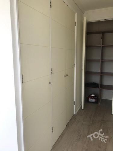ELEGANTE DEPARTAMENTO 1 DORMITORIO 1 BAÑO TERRAZA, CON ESTACIONAMIENTO Y BODEGA, A PASOS DE METRO LOS LEONES