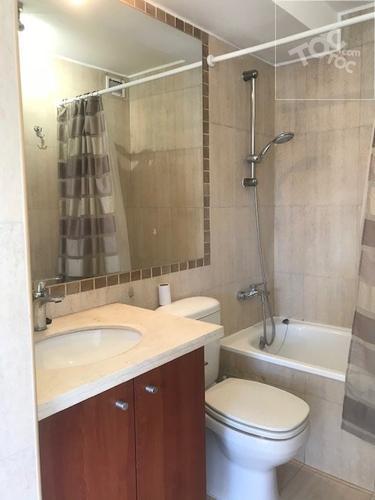 ELEGANTE DEPARTAMENTO 1 DORMITORIO 1 BAÑO TERRAZA, CON ESTACIONAMIENTO Y BODEGA, A PASOS DE METRO LOS LEONES