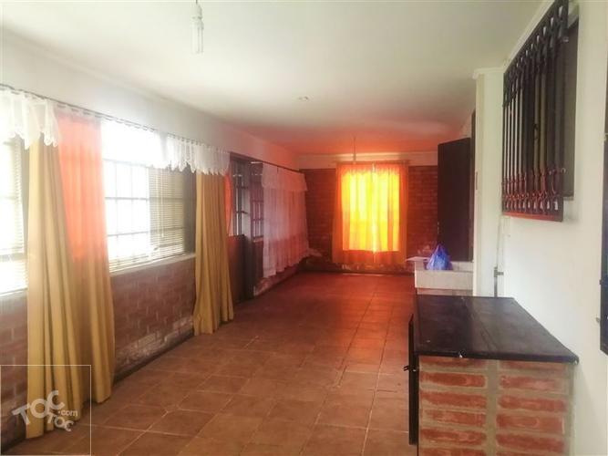 Casa con amplio terreno